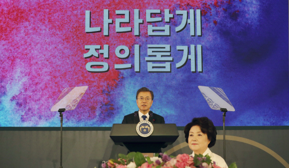 문재인 대통령이 2일 낮 청와대에서 열린 신년인사회에서 발언을 하고 있다. 2018. 01. 02 안주영 기자 jya@seoul.co.kr