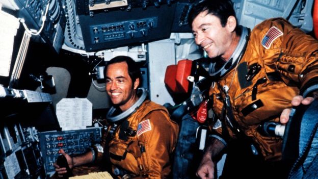 존 영(오른쪽)이 1981년 우주왕복선 컬럼비아호를 지휘했을 때 동료 로버튼 크리펜과 함께. AFP 자료사진