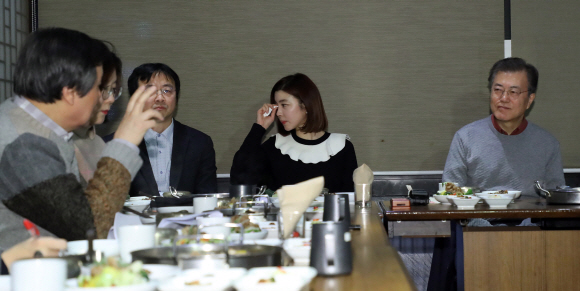 문 대통령 만난 배우 김규리 씨 ’눈물’