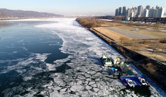 한강도 얼려버린 동장군