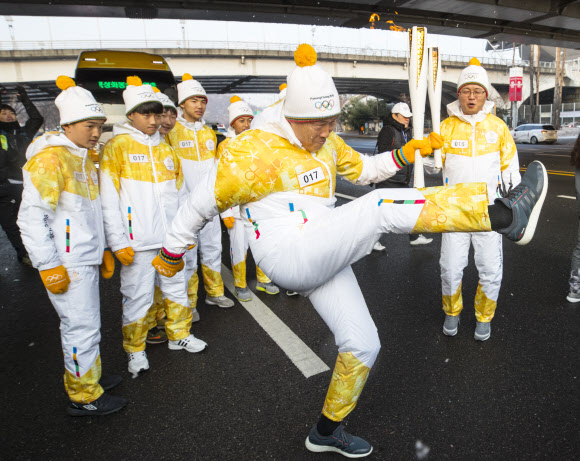 성화 전달받은 차범근