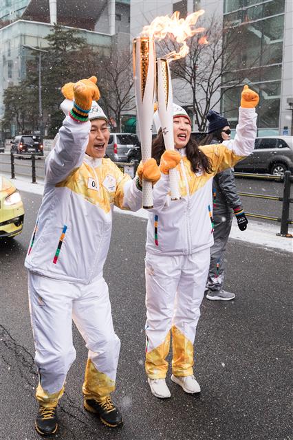 평창 동계올림픽 성화 서울봉송 시작