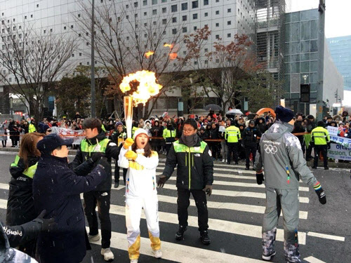 ‘불 붙은 성화’