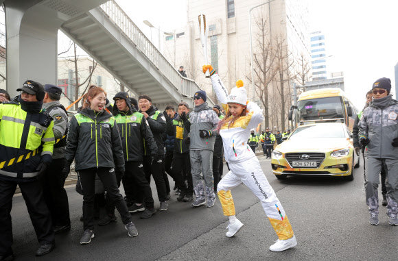 전소미, 성화봉송 스트레칭