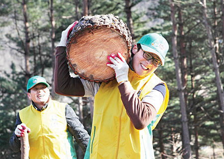 땔감 나무 지원봉사 신천지예수교회 제공