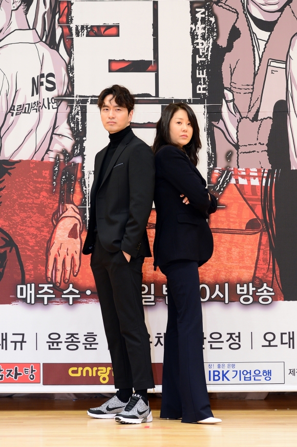 SBS 수목드라마 ‘리턴’의 남녀 주인공을 맡은 이진욱과 고현정. SBS 제공