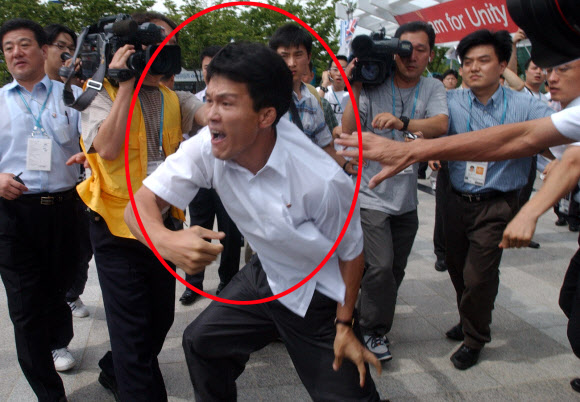 북한인권 집회 항의하는 북 김강국 조선중앙통신 기자