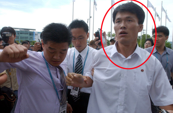 북한인권 집회 항의하는 북 김강국 조선중앙통신 기자