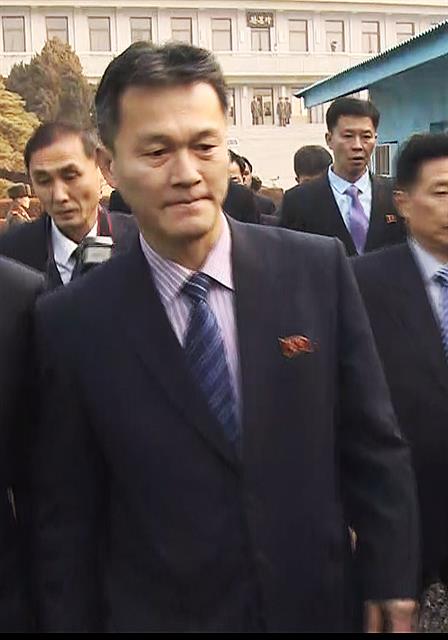 ‘남북 고위급 실무회담’ 군사분계선 넘어오는 김강국 기자