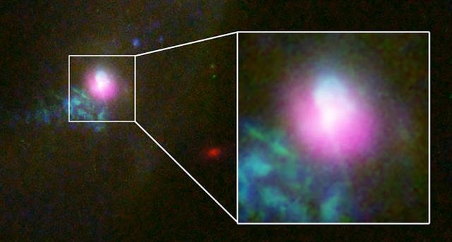 붉은빛과 녹색빛의 물질이 블랙홀이 방출한 가스다. NASA/STSCI/CXC