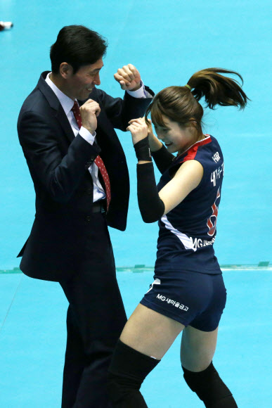 춤추는 이다영과 신진식