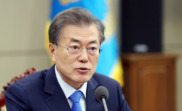 문재인 대통령이 22일 오후 청와대에서 열린 수석보좌관회의에서 발언을 하고 있다.  안주영 기자 jya@seoul.co.kr