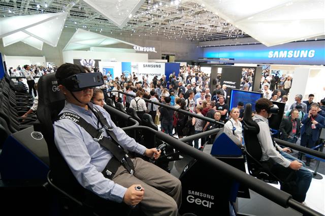 지난해 9월 유럽 최대 가전 전시회 ‘IFA 2017’의 삼성전자 부스. 삼성전자 제공