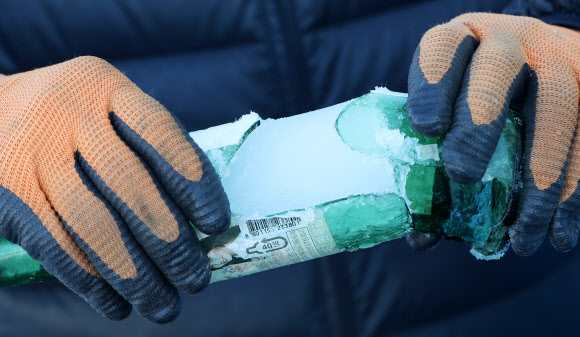 소주까지 얼려버린 ’냉동고 추위’