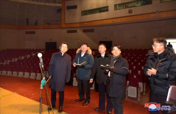 북한 조선중앙통신, 남측 선발대 방북사진 보도