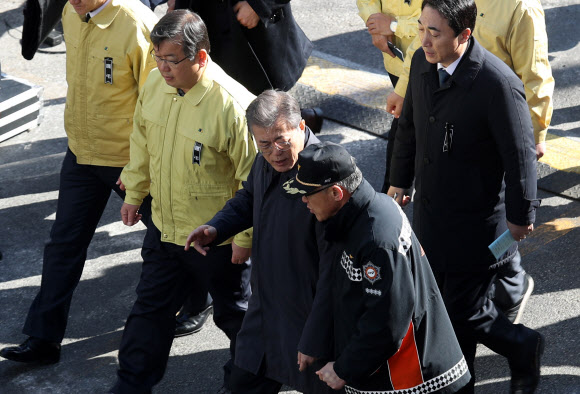 밀양 화재 현장 찾은 문 대통령