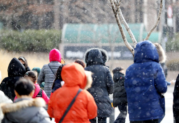눈발 날리는 서울 도심