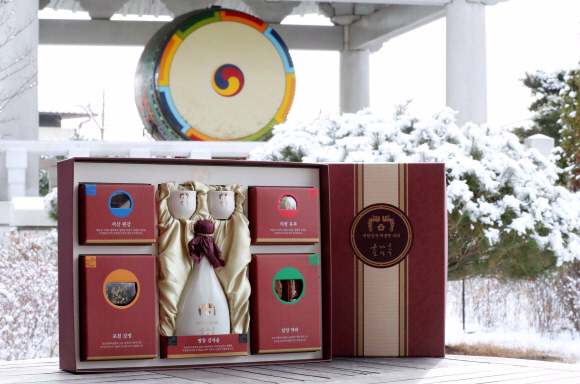 31일 오전 공개된 문재인 대통령의 설 선물 세트. 2018. 01. 31  안주영 기자 jya@seoul.co.kr
