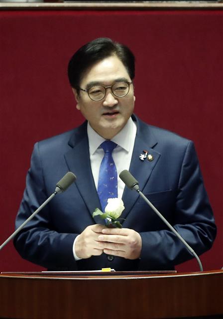 우원식 더불어민주당 원내대표가 31일 서울 여의도 국회에서 열린 본회의에서 교섭단체 대표연설을 하고 있다.  뉴스1