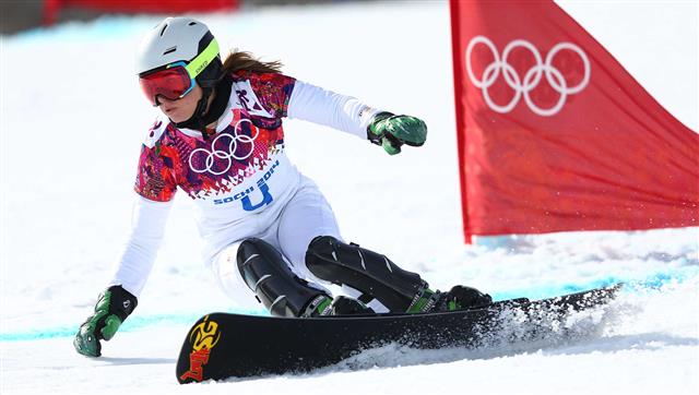 에스터 레데카(체코)는 평창 스키와 스노보드에 모두 출전해 동계올림픽 역사를 새로 쓴다. 4년 전 소치 대회 스노보드에 출전했을 때 모습. AFP 자료사진