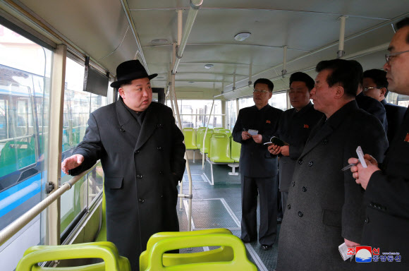 북 김정은, 평양 무궤도전차공장 시찰