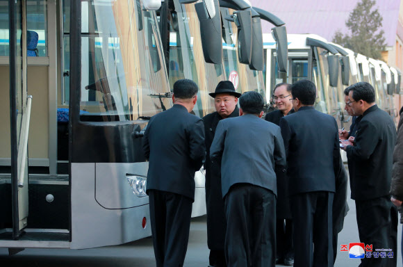 북 김정은, 평양 무궤도전차공장 시찰