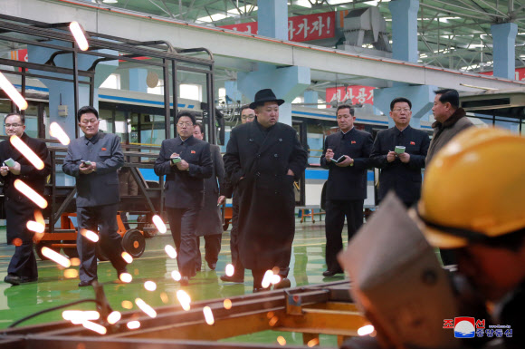 북 김정은, 평양무궤도전차공장 시찰