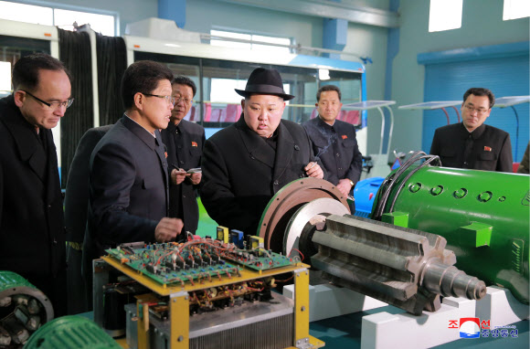 북 김정은, 평양무궤도전차공장 시찰
