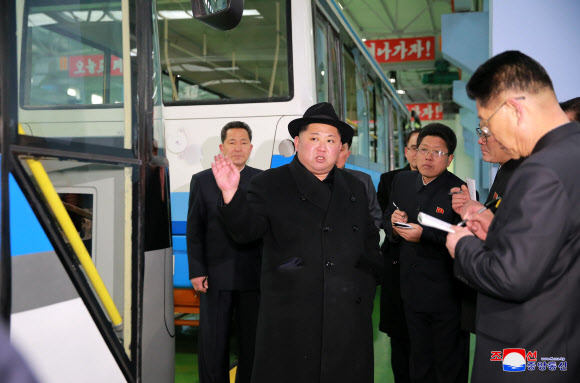 북 김정은, 평양무궤도전차공장 시찰