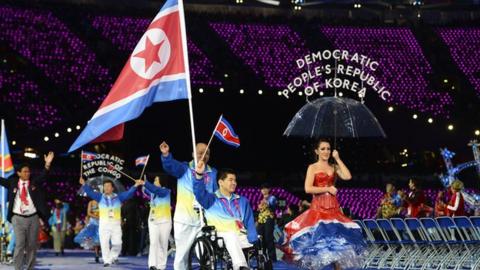 지난 2012년 런던패럴림픽 개회식에 북한 선수단이 입장하고 있다. AFP 자료사진 