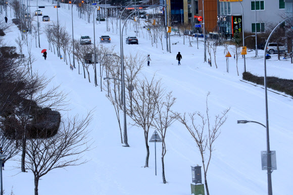 엉금엉금 출근길