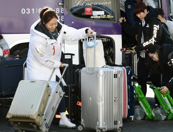 6일 강원도 강릉시 강릉선수촌으로 이상화 선수가 입촌하고 있다.  박지환 기자 popocar@seoul.co.kr