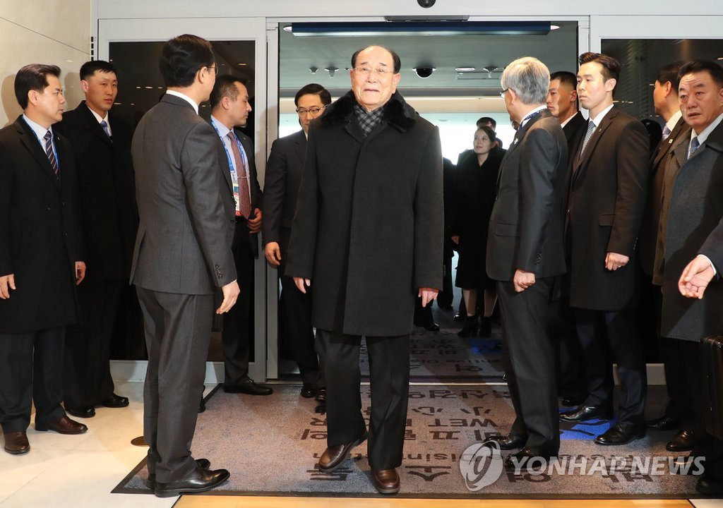 인천공항으로 들어서는 김영남 상임위원장과 김여정 연합뉴스