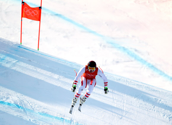 지난 8일 강원도 정선 알파인 스키 코스에서 열린 2018 평창동계올림픽 스키 남자 활강 공식 연습을 하고 있다.  연합뉴스