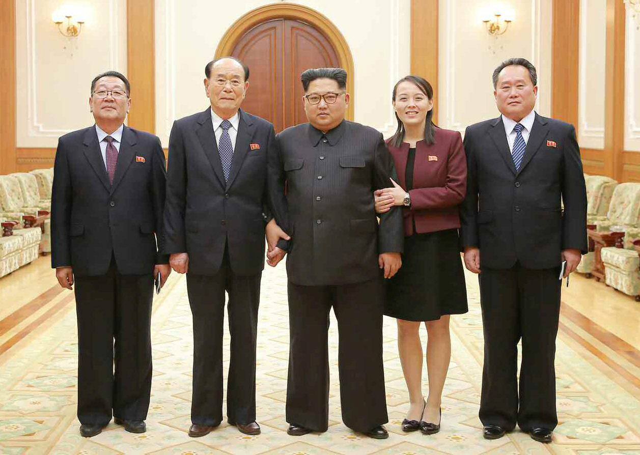 북한 김정은, 방남 고위급대표단과 기념사진