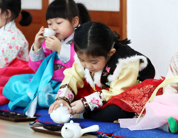 다소곳하게 다도 체험