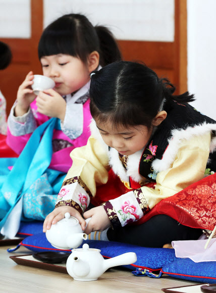 다소곳하게 다도 체험