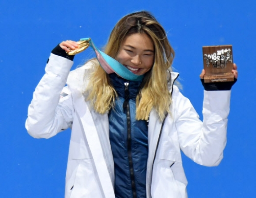 [올림픽] 클로이 김 ’금메달 걸고 덩실 덩실’