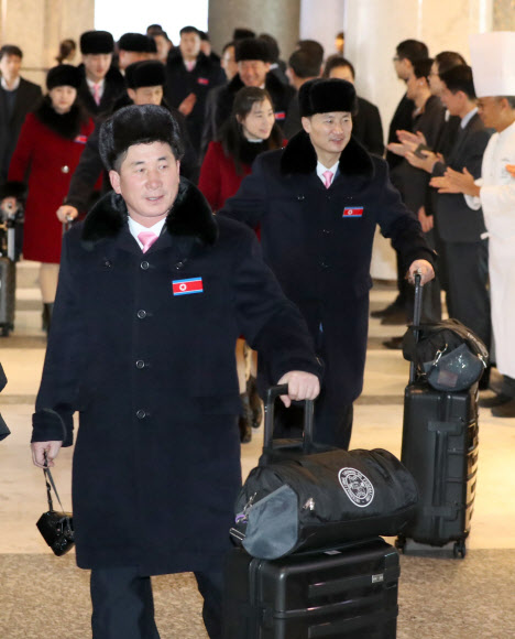 [올림픽] 숙소 떠나는 태권도 시범단