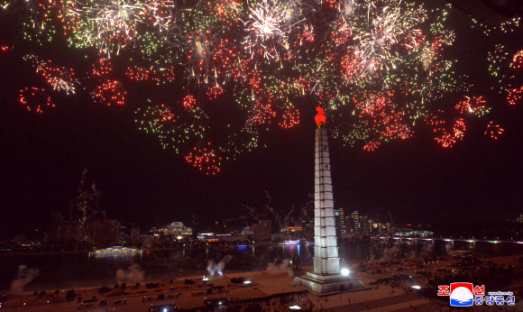 북한 김정일 생일 경축 불꽃놀이