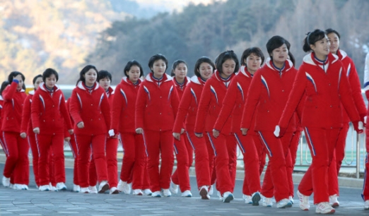 [올림픽] 북한 응원단, 새로운 하루 시작