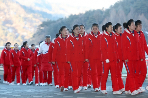 [올림픽] 하루를 시작하는 북한 응원단