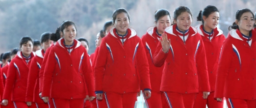 [올림픽] 북한 응원단 ’밝은 표정’