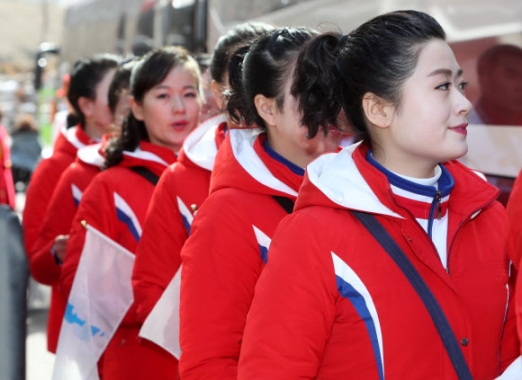 [올림픽] 한반도기 든 북한 응원단