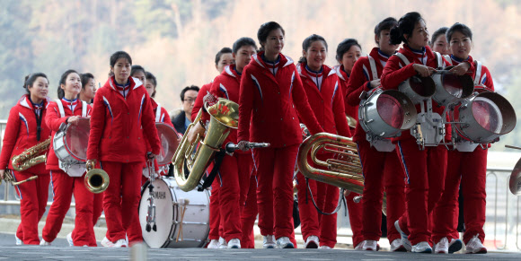 [올림픽] 공연 준비하는 북측 응원단