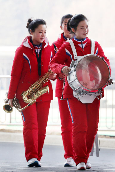 [올림픽] 공연 준비하는 북측 응원단