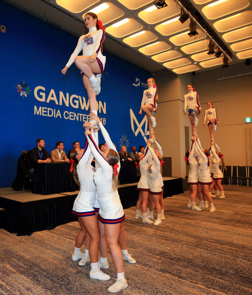 [올림픽] 치어리더 화려한 율동