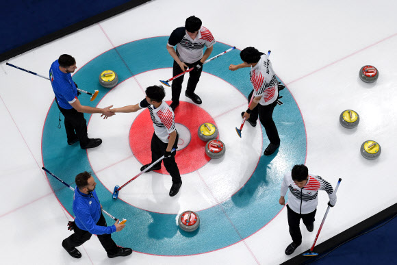 [올림픽] 남자 컬링 2승 달성
