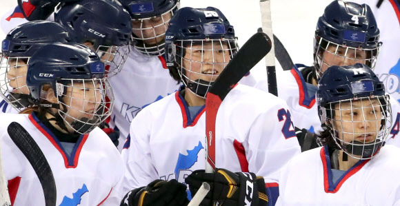 [올림픽] 밝게 웃는 단일팀 북한 선수