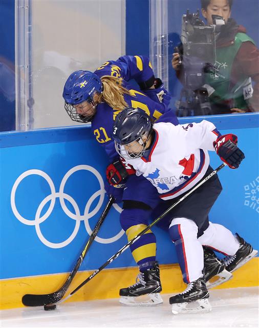 몸으로 막아내는 엄수연